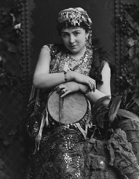 Marie Roze as Carmen <br> (c. 1880)