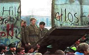 Fall of the Berlin Wall <br>(10:30 pm, Nov.9, 1989)