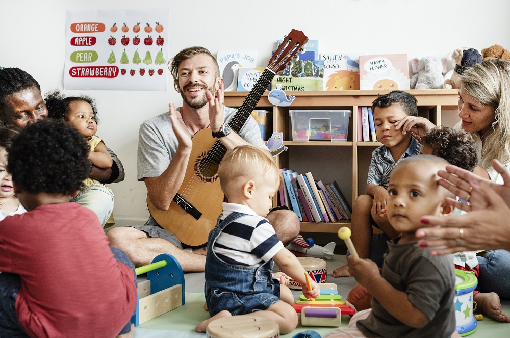 Children observe a teacher’s free hand movements